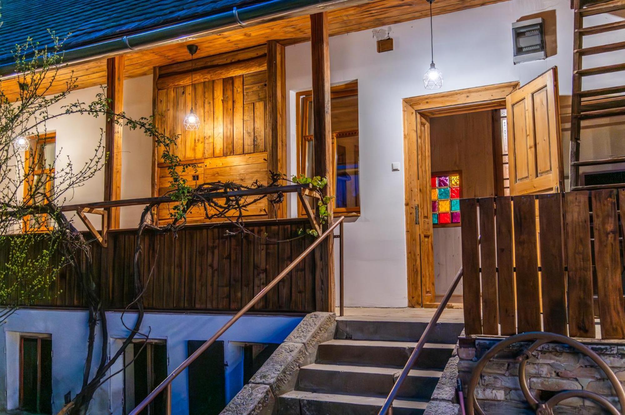 Minifaktura Loft Apartman & Reggelizo Es Etelbar Szokolya Dış mekan fotoğraf