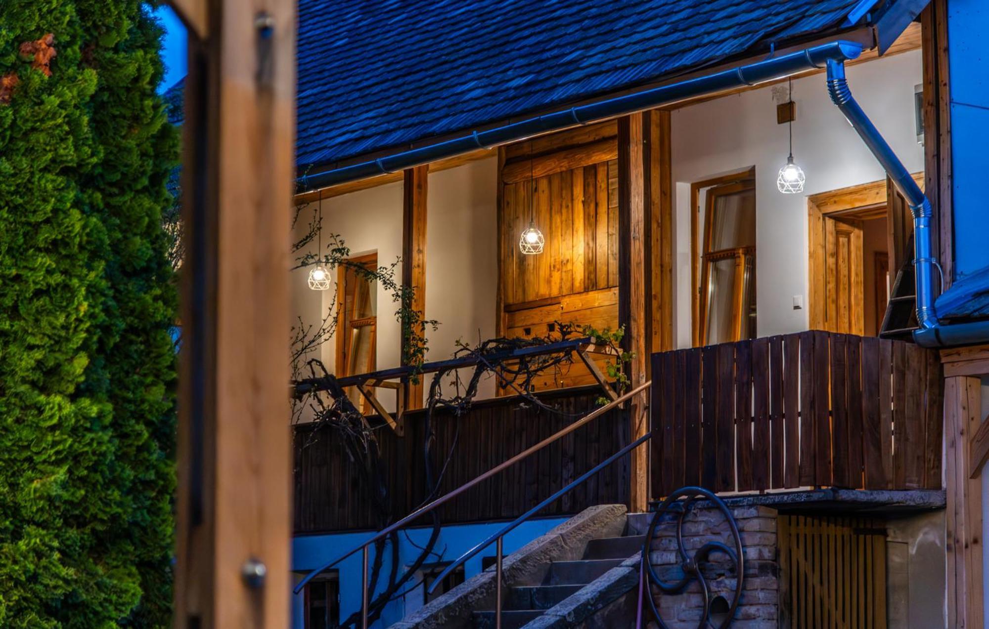 Minifaktura Loft Apartman & Reggelizo Es Etelbar Szokolya Dış mekan fotoğraf