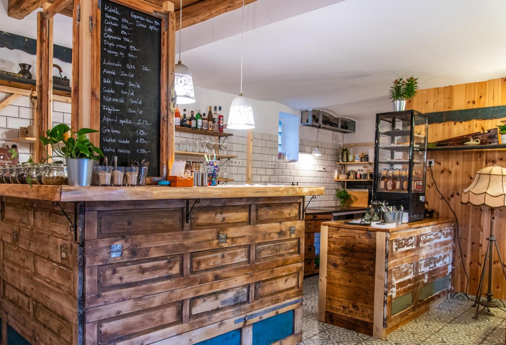 Minifaktura Loft Apartman & Reggelizo Es Etelbar Szokolya Dış mekan fotoğraf